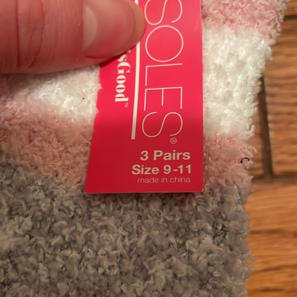 6 Pairs Fuzzy Socks - Picture 4 of 4